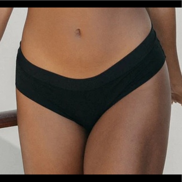 ⭐️SALE⭐️ MAI 4 Pack Comfy Thongs - Picture 3 of 5
